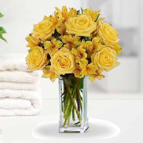 Dazzling Bouquet of Yellow Alstromerias and Roses