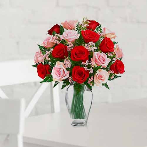 Bouquet of 18 Elegant Red and Pink Roses