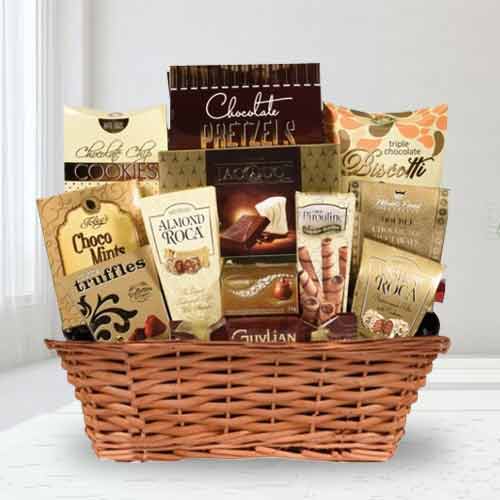 Spectacular Traditional Holiday Gift Basket