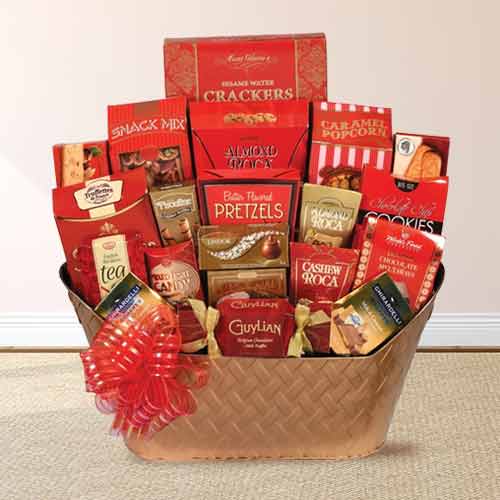 Enchanting Traditional Holiday Basket