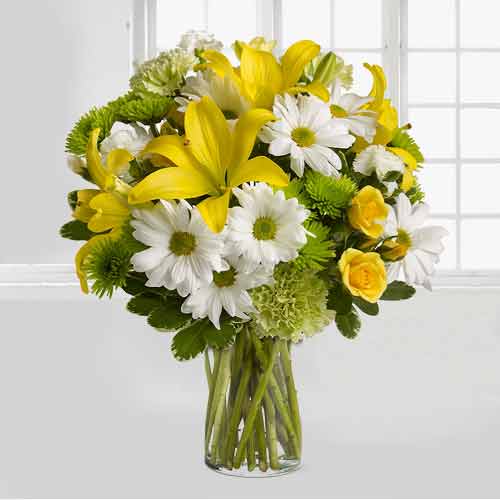 Delightful Yellow and White Floral Bouquet